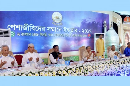 পেশাজীবীদের সম্মানে প্রধানমন্ত্রীর ইফতার
