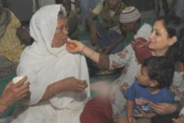 ৩৪ বছর ধরে রোজা পালন হিন্দু বৃদ্ধার!