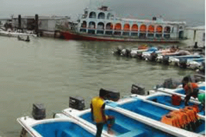 বৈরী আবহাওয়ায় কাঁঠালবাড়ি-শিমুলিয়া নৌ-রুটে লঞ্চ ও স্পীডবোট চলাচল বন্ধ