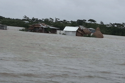 ভোলায় ১৪ গ্রাম প্লাবিত, অর্ধলাখ মানুষ পানিবন্দী