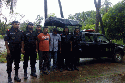 শ্রীনগরে ফেনসিডিলসহ আওয়ামী লীগ নেতা গ্রেফতার