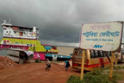 পাটুরিয়া দৌলতদিয়ায় আটকা পড়েছে ৪ শতাধিক ট্রাক