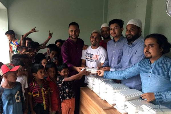 বিশ্বনাথে পথশিশুদের মাঝে ইফতার বিতরণ