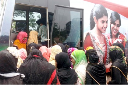 কুয়াকাটায় ডিজিটাল বাসে আইসিটি প্রশিক্ষণ