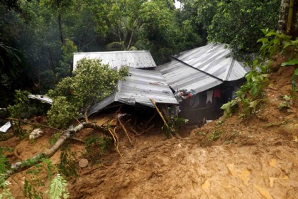 লামায় পাহাড় ধসের ঝুঁকিতে ৫ হাজার পরিবার