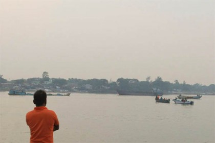 বুড়িগঙ্গায় ডুবে যাওয়া ট্রলারের সন্ধান মিলেছে, নিখোঁজ ১