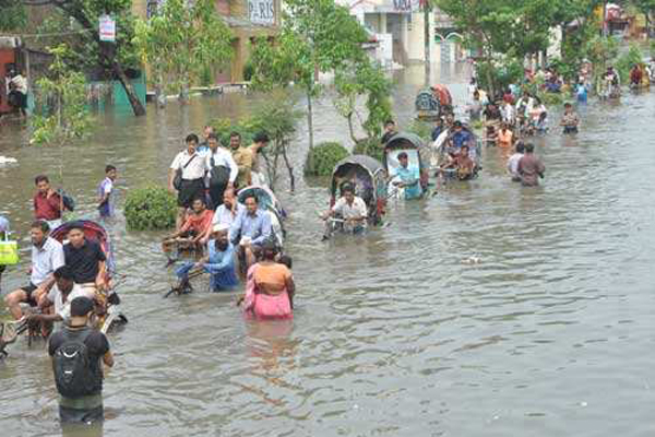চট্টগ্রামে বৃষ্টি ও জলাবদ্ধতায় চরম দুর্ভোগ 
