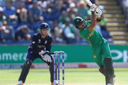 স্বাগতিকদের হারিয়ে ফাইনালে পাকিস্তান
