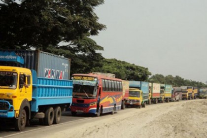 ঢাকা-টাঙ্গাইল মহাসড়কে তীব্র যানজট
