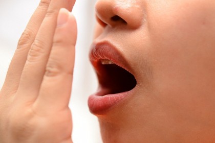 মুখে দুর্গন্ধ হতে পারে যেসব কারণে
