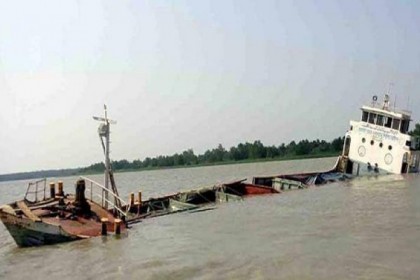মালয়েশিয়ায় ইন্দোনেশিয়ার কার্গো জাহাজ ডুবি