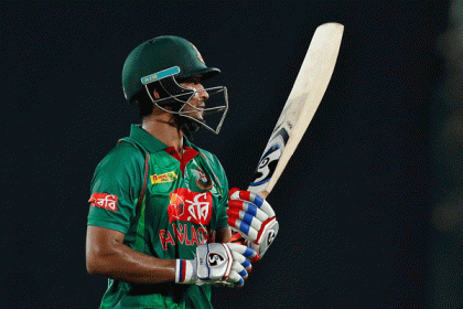 নতুন মাইলফলকের সামনে দাঁড়িয়ে সাকিব