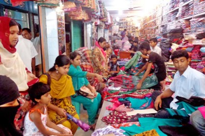 রায়পুরে জমে উঠেছে ঈদের কেনাকাটা