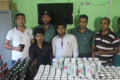 বরিশালে বিদেশী বিয়ার ও মদসহ আটক ২