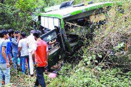 ভারতে তীর্থযাত্রীদের নিয়ে বাস খাদে, নিহত ১০