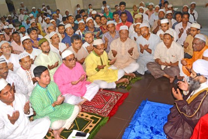 পাহাড় ধসের ঘটনায় বগুড়ায় বিএনপি'র দোয়া মাহফিল