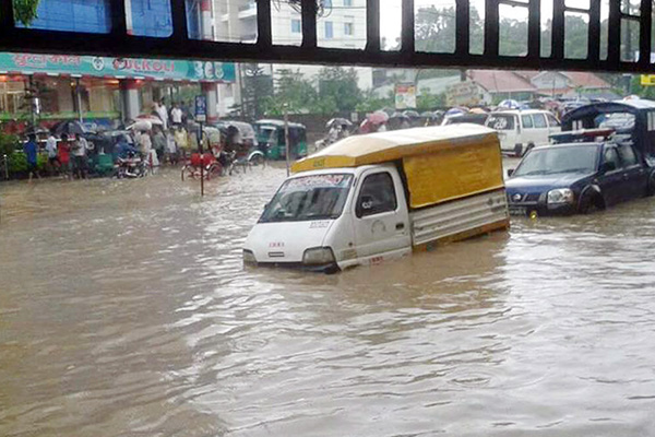 টানা বৃষ্টিতে আবারও ডুবল সিলেট নগরী
