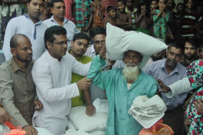 কিশোরগঞ্জে বন্যায় ক্ষতিগ্রস্ত কৃষকের মাঝে ত্রাণ বিতরণ