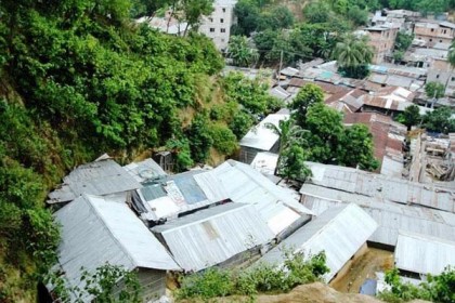 বান্দরবানে ধসের শঙ্কা কাটেনি, সরিয়ে নেয়া হচ্ছে বাসিন্দাদের