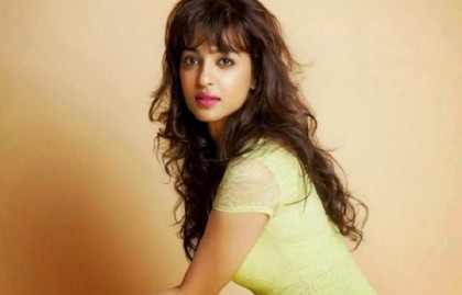 স্বল্প বসনা ছবি পোস্ট করে ফের আলোচনায় রাধিকা