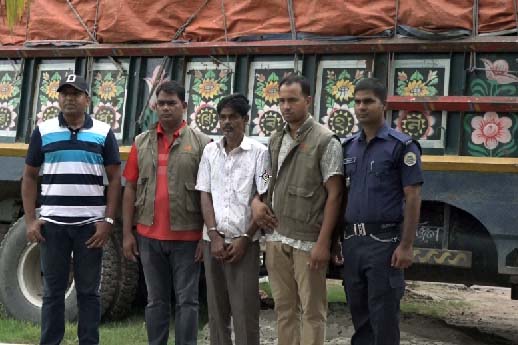 বরিশাল থেকে ছিনতাই ডালবোঝাই ট্রাক যশোর থেকে উদ্ধার
