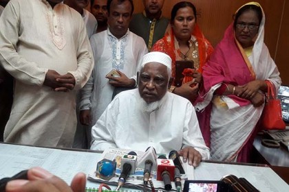 আড়াই বছর পর ফের মেয়রের চেয়ারে এম এ মান্নান 
