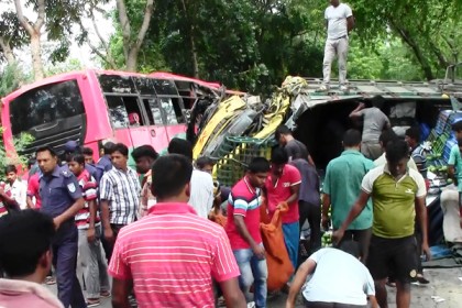 মাদারীপুরে বাস-ট্রাক মুখোমুখি সংঘর্ষে নিহত ৩, আহত ১৫