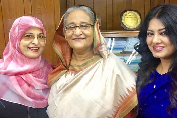 প্রধানমন্ত্রীর সঙ্গে সাক্ষাৎ করলেন চলচ্চিত্র শিল্পীরা