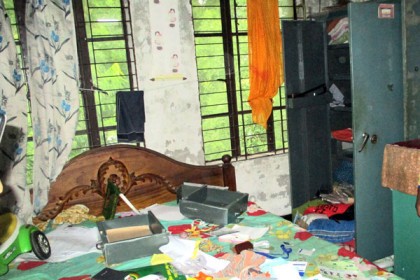 কলাপাড়ায় হাসপাতালের কোয়ার্টারে দিন-দুপুরে চুরি