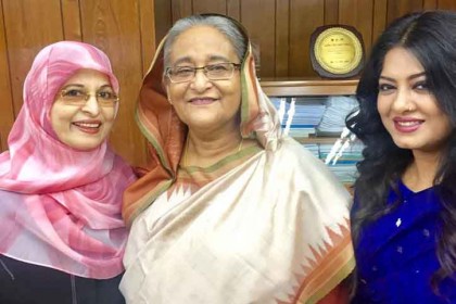 প্রধানমন্ত্রীর সঙ্গে সাক্ষাৎ করলেন চলচ্চিত্র শিল্পীরা