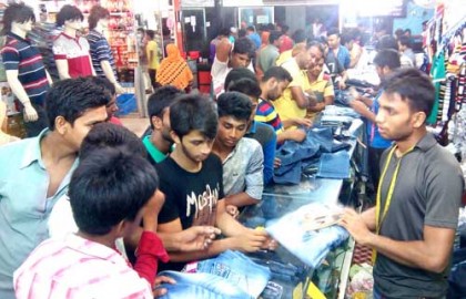 সাতক্ষীরায় জমে উঠেছে ঈদ বাজার