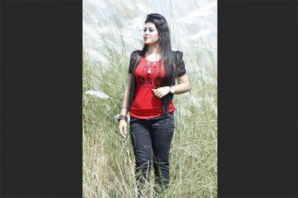 সুমাইয়া সঙ্গীর নতুন গান
