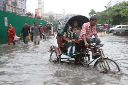 বৃষ্টিতে চরম দুর্ভোগ, যানজটে নাকাল রাজধানীবাসী