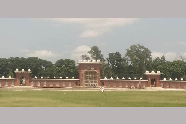 দিনাজপুরের গোর-এ শহীদ বড় মাঠে দেশের নান্দনিক ঈদগাহ