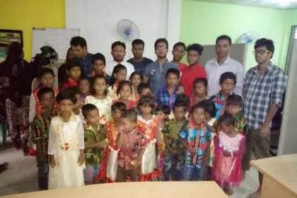 মাদারীপুরে সুবিধাবঞ্চিত শিশুদের মাঝে ঈদের পোশাক বিতরণ