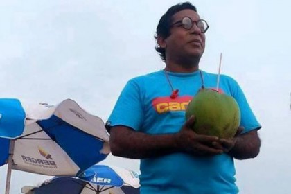 ‘পাদুকা জোড়া’র পর এবার নীল তোয়ালে