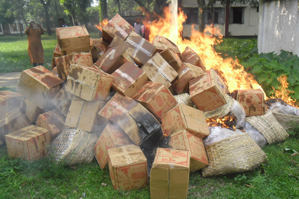 বগুড়ায় সেমাই আগুনে পুড়িয়ে ধ্বংস