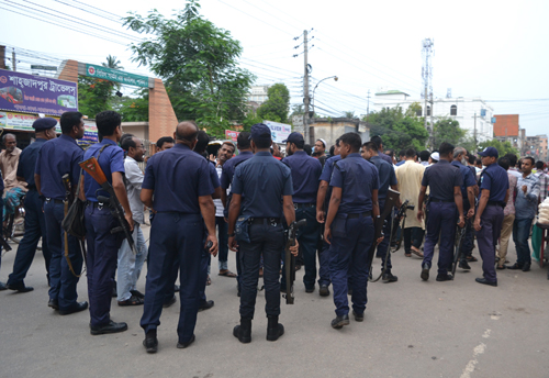 পাবনায় যুবলীগের দু'গ্রুপের ইফতার মাহফিল নিয়ে উত্তেজনা