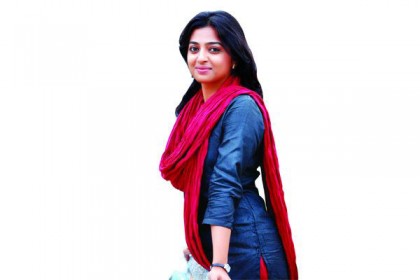 আবারো ঝড় তুললেন রাধিকা