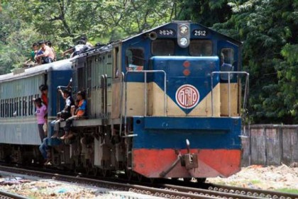 যাত্রীদের ভোগান্তি কমাতে ঈদে ঢাকা-রাজশাহী রুটে স্পেশাল ট্রেন
