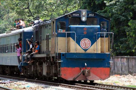 যাত্রীদের ভোগান্তি কমাতে ঈদে ঢাকা-রাজশাহী রুটে স্পেশাল ট্রেন
