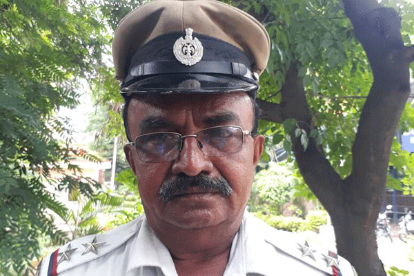 পুরস্কৃত হচ্ছেন রাষ্ট্রপতির গাড়ি থামানো সেই  ট্রাফিক পুলিশ!