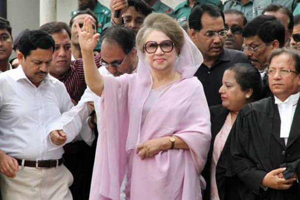 আদালতে খালেদা জিয়া