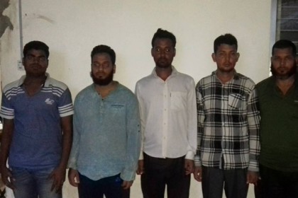 ঝিনাইদহে অস্ত্রসহ আটক ৫