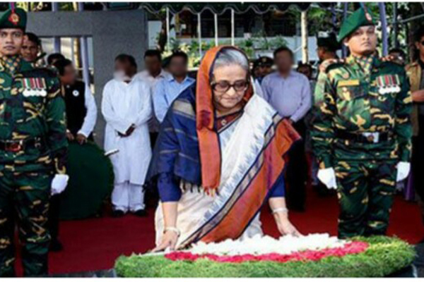দলের প্রতিষ্ঠাবার্ষিকীতে বঙ্গবন্ধুর প্রতিকৃতিতে প্রধানমন্ত্রীর শ্রদ্ধা