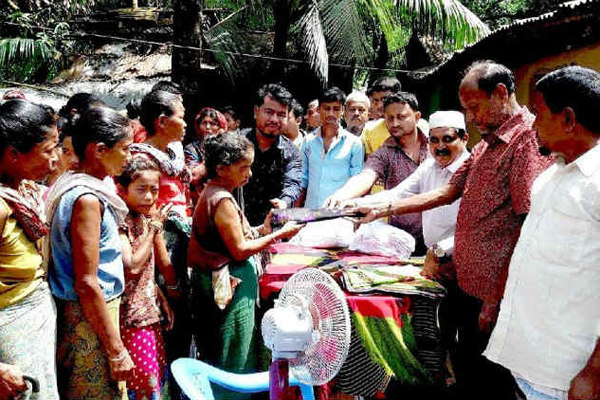 লামায় ঈদবস্ত্র বিতরণ