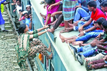 ঈদযাত্রায় পথে পথে ভোগান্তি