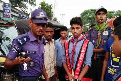 ট্রাফিকের ভূমিকায় ফুলপুর ওপেন স্কাউট