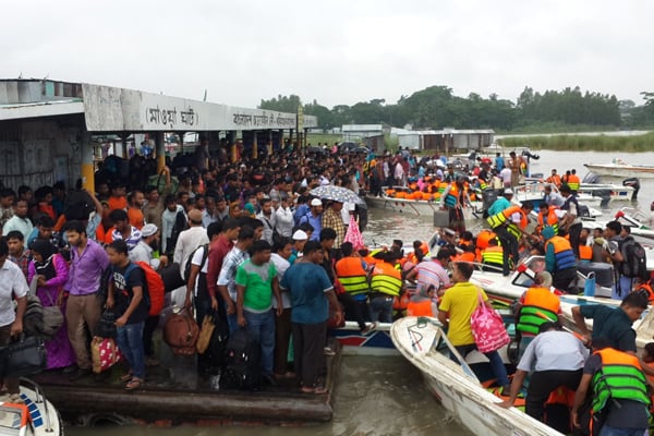 শিমুলিয়া ঘাটে আজও ঘরমুখো মানুষের চাপ