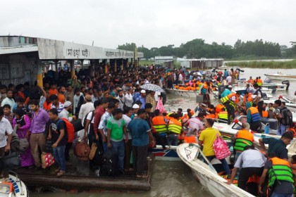 শিমুলিয়া ঘাটে আজও ঘরমুখো মানুষের চাপ